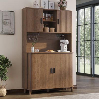 Armoire de cuisine autoportante de 71 po de hauteur, armoire de rangement en bois avec tablettes réglables, buffet avec support à vin, station de charge intégrée et armoire à café pour la cuisine et la salle à manger