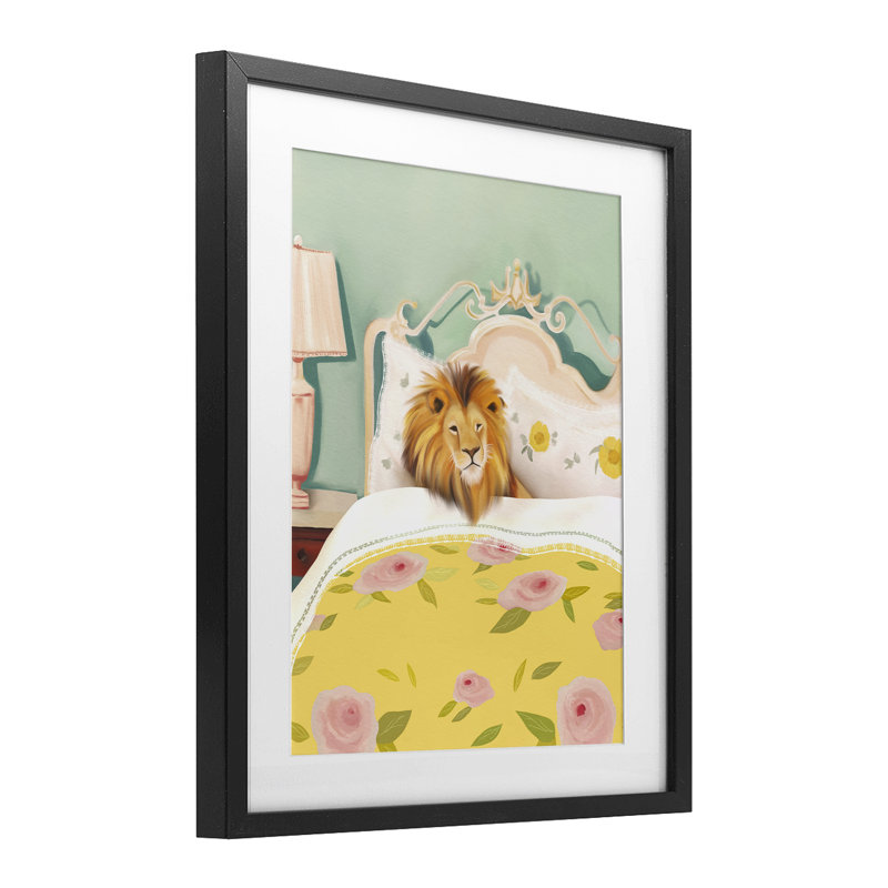 «Good Morning Lion in Bed», reproduction encadrée sous verre, design par Leah Straatsma, H 16 po x l 13 po, Cadre noir minuit