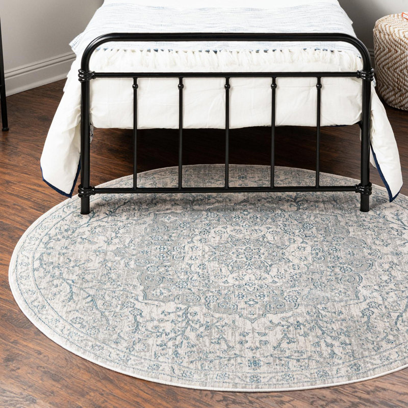 Kaleigh Oriental Indoor Rug, Round 3'11"