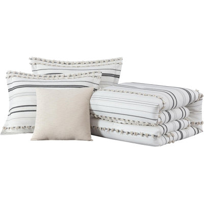 Maru Clip Jacquard Pom Pom Comforter Set