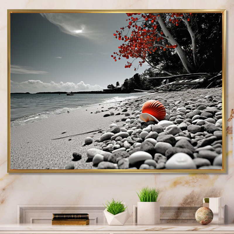 «Grey Red Beach Seashell Symphony», reproduction, Cadre flottant doré, H 30 po x l 40 po x P 1,5 po