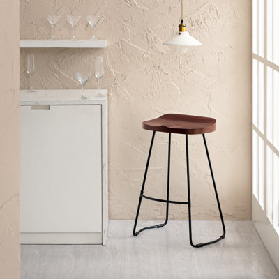 Tabouret de bar et de comptoir Geonna en bois massif, style selle, avec repose-pieds