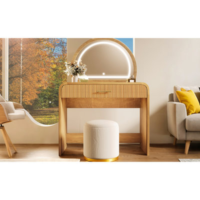 Coiffeuse avec miroir lumineux et écran tactile de 99 cm (39 pouces), teinte naturelle, tiroir de rangement pour cosmétiques, bords arrondis, idéale pour la chambre à coucher, avec accessoires de beauté et double fonction.