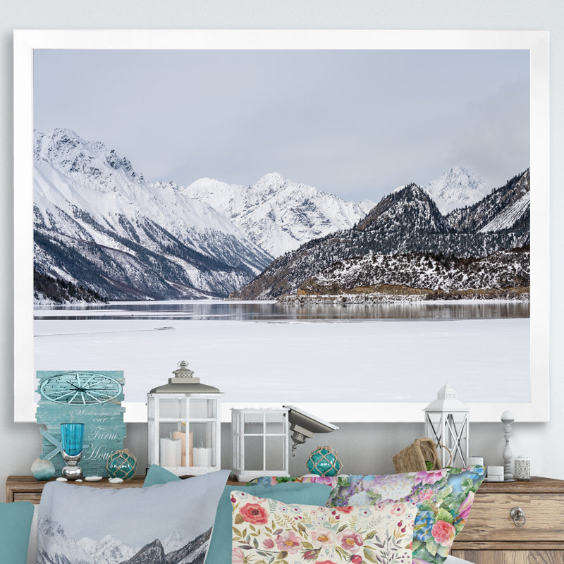 Paysage de lac et de montagne en Alaska I, H 24 po x l 32 po x P 1 po, Cadre photo blanc