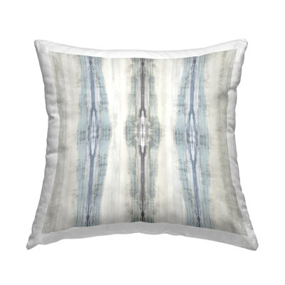Coussin décoratif à motif ikat gris doux par Ellie Roberts