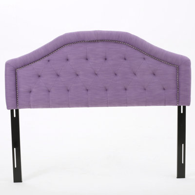 Tête de lit en tissu mauve pour chambre à coucher - Design moderne avec capitonnage à boutons et bordure cloutée stylisée pleine grandeur