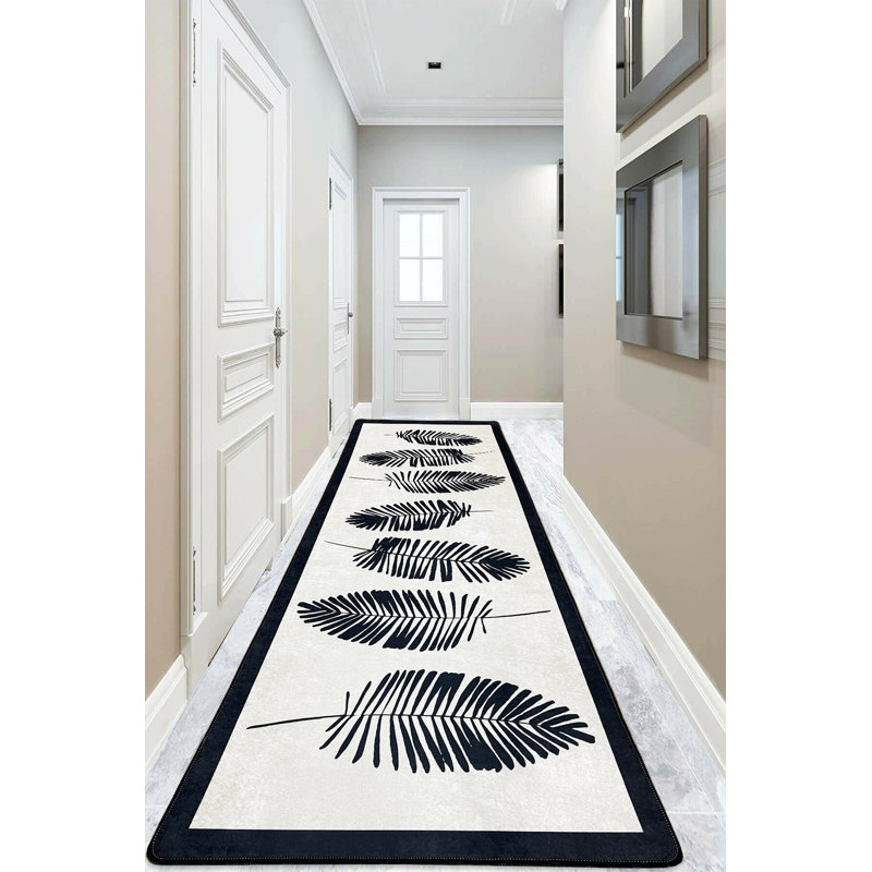 Theophania Floral Machine Woven Polyester Area Rug in Black/White, Rectangle 4'7" x 6'3"