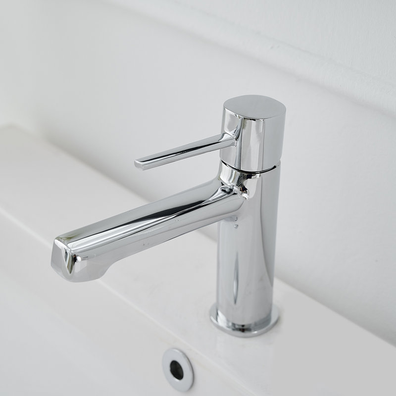 Single-Hole Single-handle Bathroom Faucet with Drain Assembly, Polished Chrome
