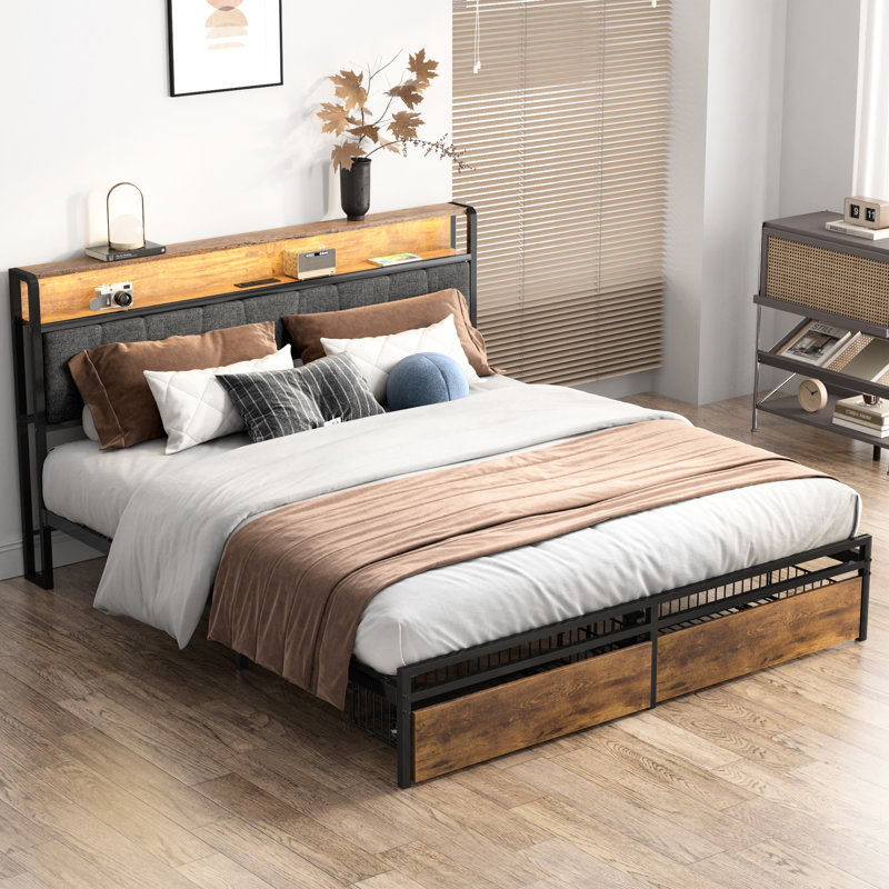 Lit tapissier pour grand lit avec rangement pour tablettes, lumières à DEL, hublots, tête de lit à oreilles, housses à cadre brun antique et tête de lit rustique