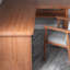 Bureau de direction en L en bois massif brun avec tiroirs-847619579-847619581