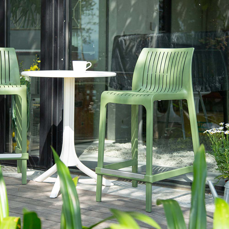 Tabouret d'extérieur à dossier bas Nayma, Vert olive, Tabouret de comptoir (siège d'une hauteur de 36,2