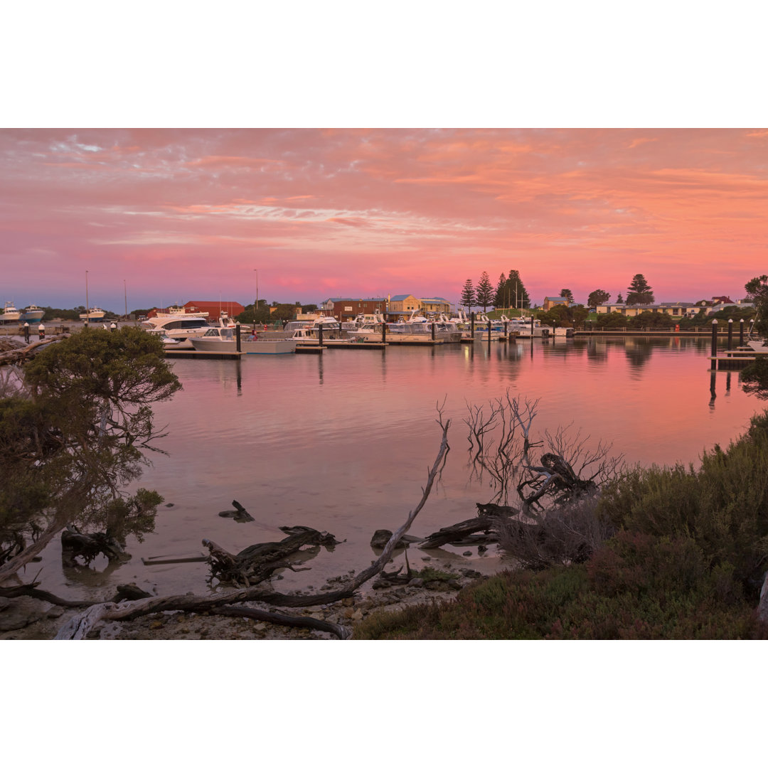 Lake Butler, Robe von Sasimoto - Leinwanddrucke