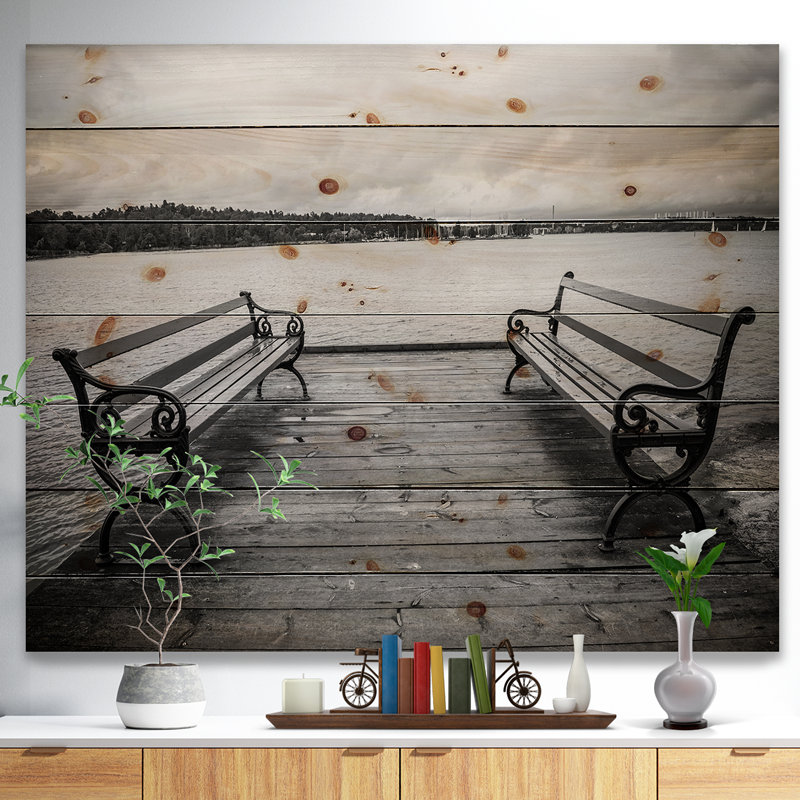 «Benches on Bridge by Water Side», photographie, H 15 po x l 20 po x P 1 po, Bois