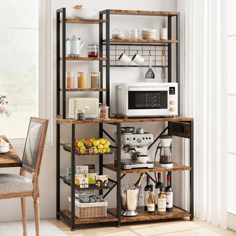 Étagère de boulanger de cuisine à 7 niveaux avec prise de courant, support à micro-ondes rétro avec 2 paniers grillagés, bar à café autoportant et tablette de rangement utilitaire, brun