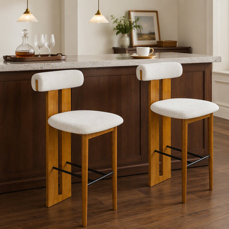 Ensemble de tabourets de bar d'intérieur rembourrés fabriqués à partir de bois provenant de sources durables, idéal pour divers styles d'intérieur et sièges confortables