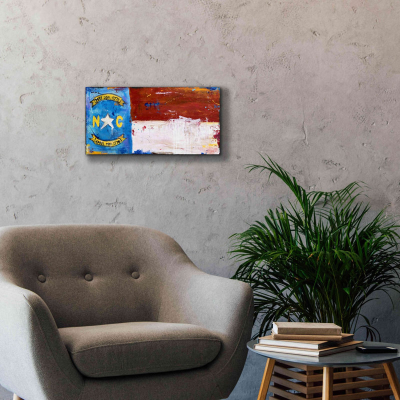 «NC Flag» par Erin Ashley, estampe numérique sur toile, H 24 po x l 12 po x P 0,75 po