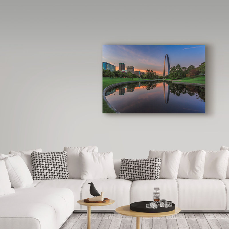 «Gateway Arch Reflection Sunset» par Fillmer, reproduction de photo sur toile tendue, H 22 po x l 32 po x P 2 po