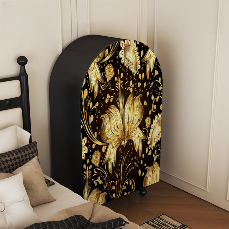 Armoire arquée avec tablettes et portes