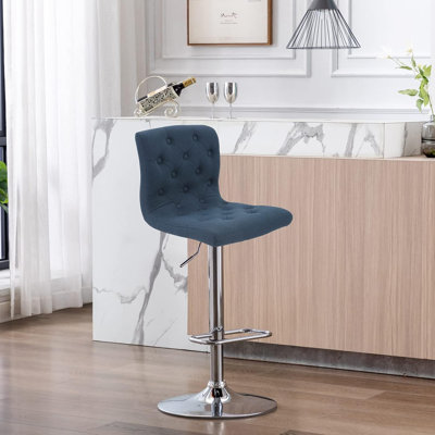 Tabouret de bar en tissu touffeté à hauteur de comptoir pivotant avec dossier Brage Living, chaise de bar rembourrée Airlift