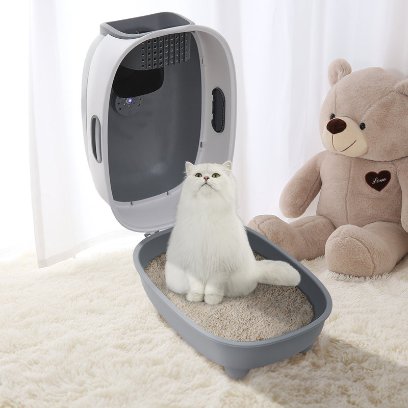 Bromwich Plastic Enclosed Litter Box with Scoop