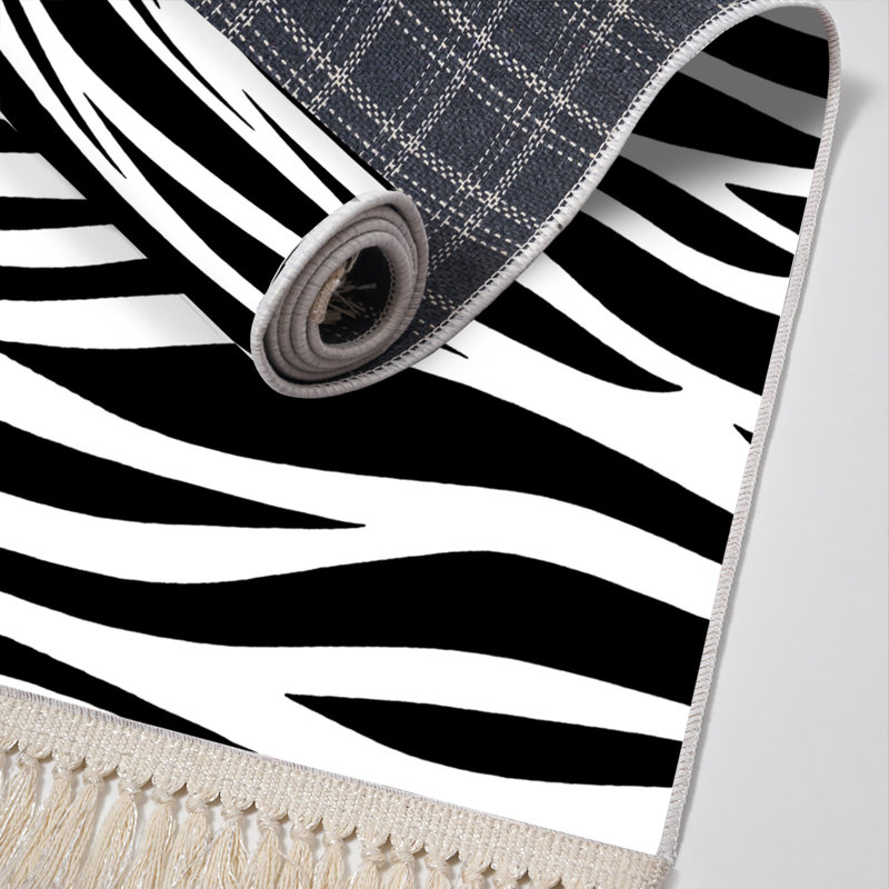 Tapis noir / blanc en polyester tissé à la machine à imprimé animal Vicaro, Rectangle 2 pi 7 po x 4 pi 11 po