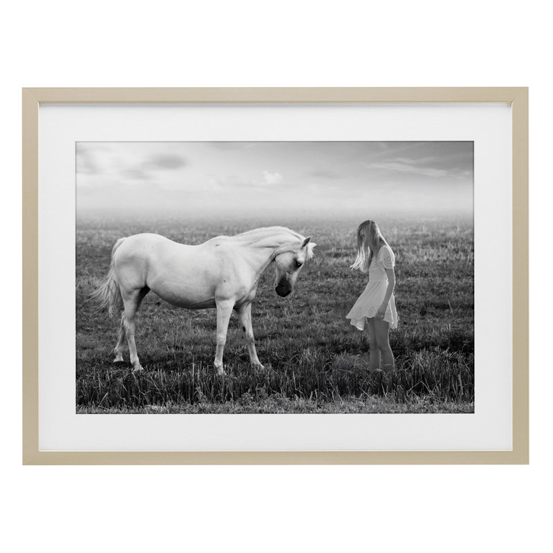 «Her Horse», reproduction imprimée sous verre, Ata Alishahi, H 14 po x l 20 po, Cadre de récolte en pin