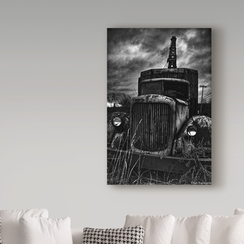 «Soghomon», camion mort, reproduction de photo sur toile tendue, H 32 po x l 22 po x P 2 po