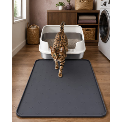 Plateau en silicone imperméable gris foncé de 30 x 20 pouces à utiliser comme tapis de litière pour chat ou tapis pour nourriture pour chien ; les rebords surélevés accueillent les gamelles et les bacs à litière et aident à contenir l’eau, la nourriture et la litière pour protéger les planchers, avec une surface facile à nettoyer.
