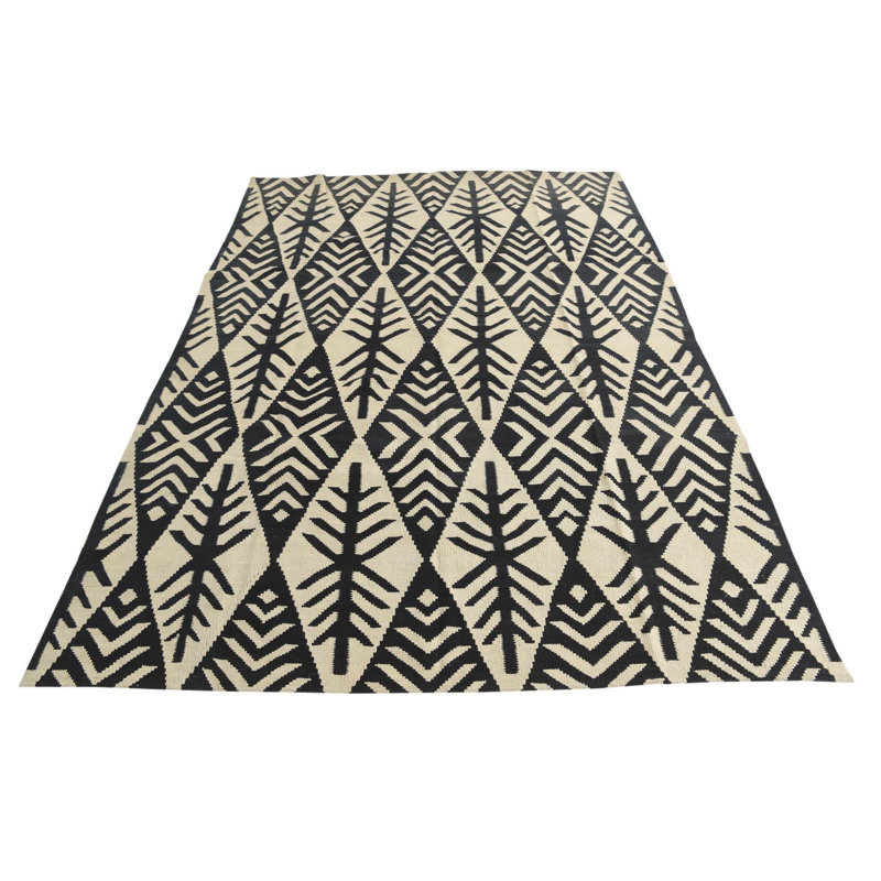 Tapis noir et blanc 6 pi 1 po x 8 pi 6 po Pinkerton