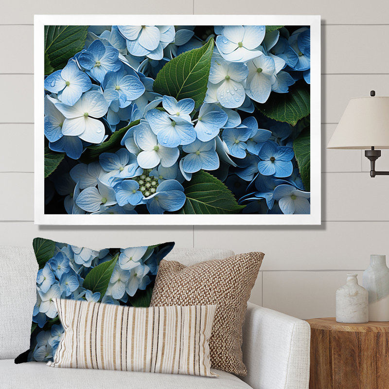 «Blue Hydrangea Field», vue aérienne sur toile, H 34 po x l 44 po x P 1,5 po, Cadre photo blanc