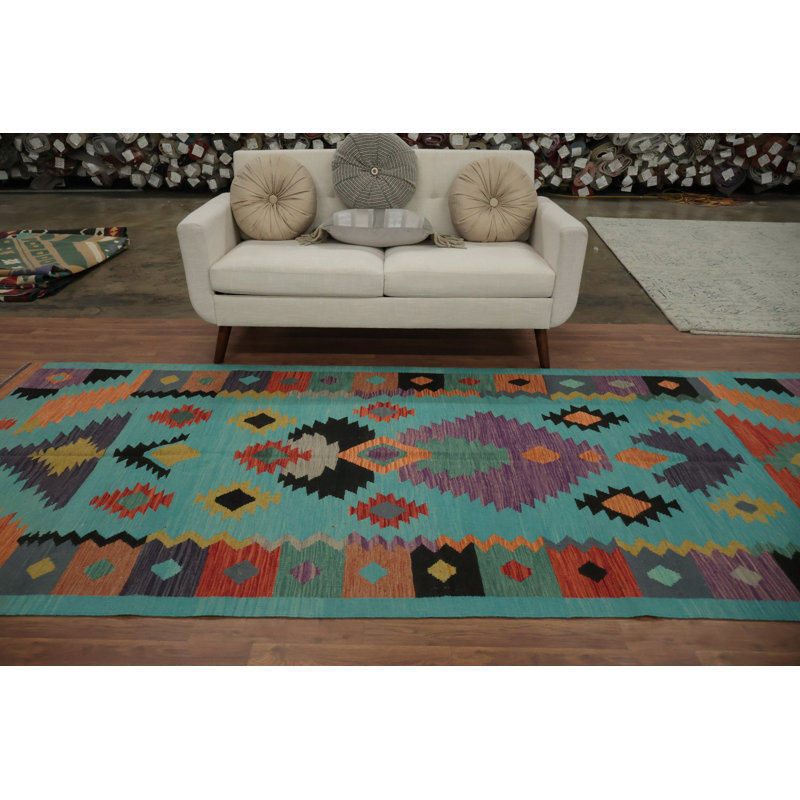 Tapis vibrant Kilim 5 x 12 pour un salon bohème moderne