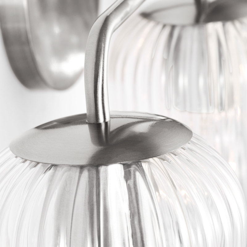 Meuble-lavabo Eisele , H 8,75 po x l 24 po x P 6 po, Nickel brossé, Trois lumières
