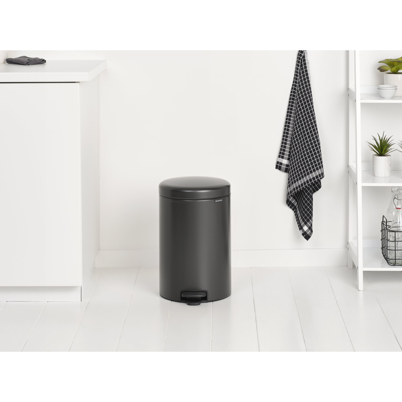 Brabantia Newicon Step On Trash Can, 5.3 Gallon (20 Liter), Confident Gray