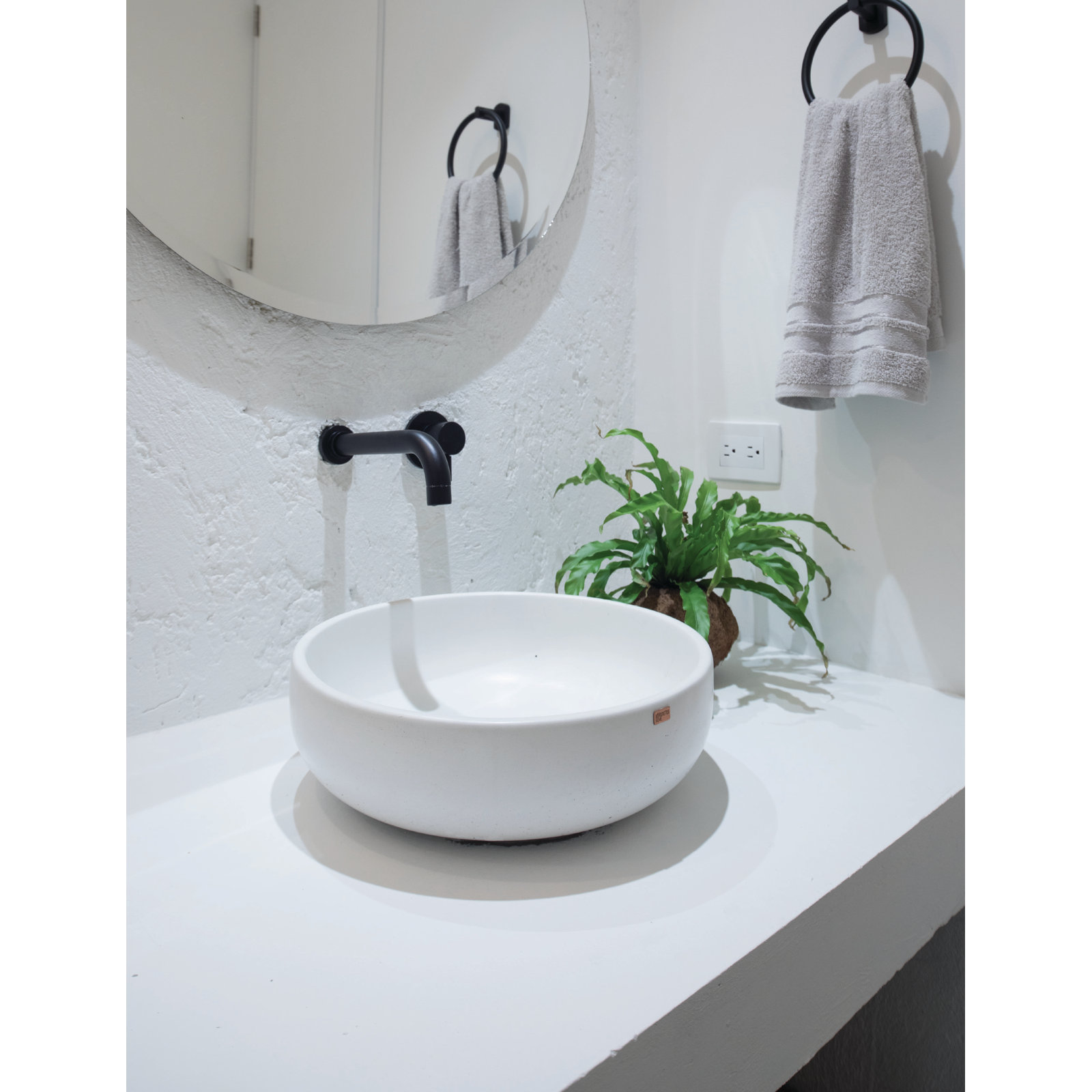 Fladd Round Concrete Vessel Sink, Tulum White