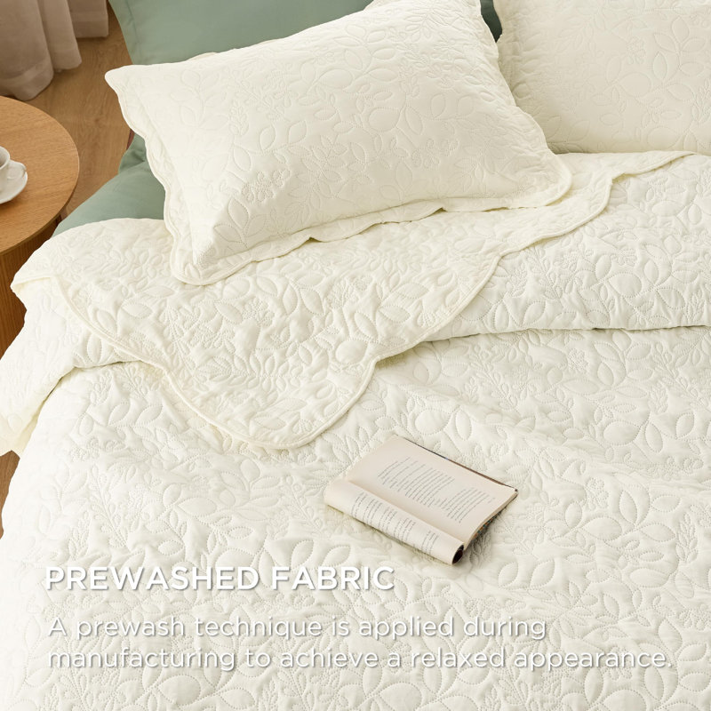 Bedsure Pre-Washed Quilt Set - Ultra Soft Bedspread, Queen Quilt + 2 Standard Shams, Cream Yellow Leaf