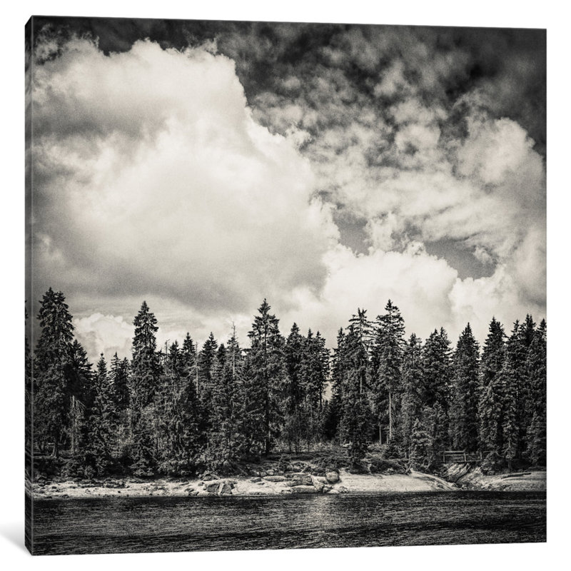 Clouds far out, reproduction de photo sur toile tendue, H 16 po x l 16 po x P 1 po, Papier d'art encadré noir, Blanc