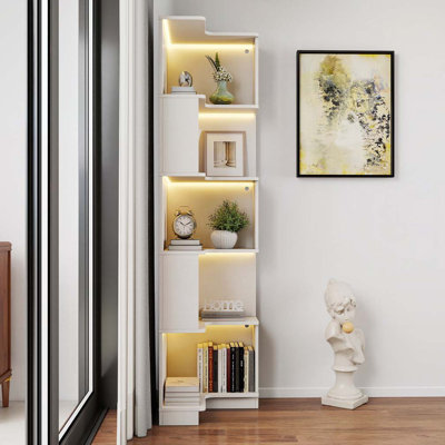 Bibliothèque d'angle à 5 niveaux avec chicane