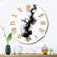 Horloge murale abstraite Sub l'encre monochromatique-2086837532