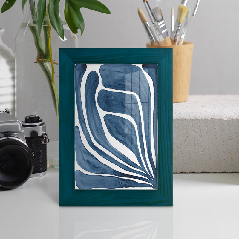 «Blue Stylized Leaf I», impression sur papier, H 7 po x l 5 po x P 1 po, Bleu