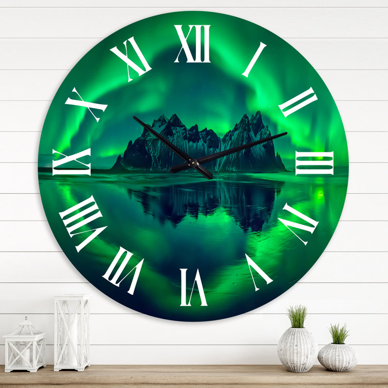 Horloge murale traditionnelle Aurora Borealis verte dans IceLand, Moyen