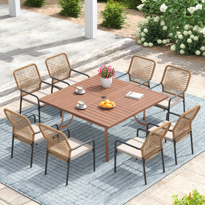Ensemble repas pour 8 personnes avec très grande table carrée et chaises rembourrées empilables en rotin