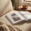 Grand livre décoratif blanc avec de vraies pages imprimées, livre relié