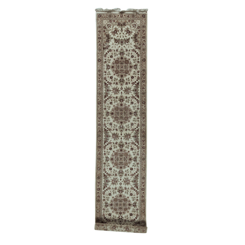 Oriental Area Rug in Ivory/Red/Light Green
