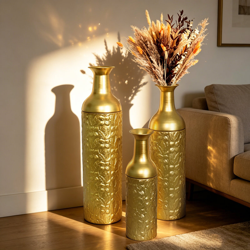 Vase de plancher en métal, Feuille d'or en relief
