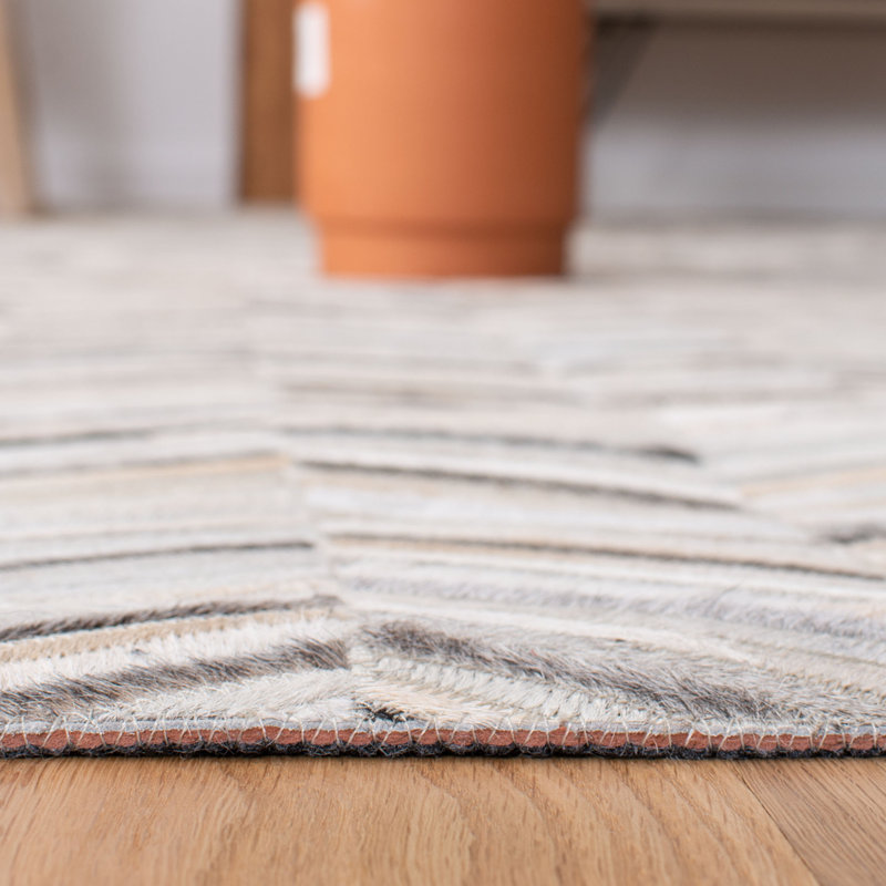 Sequeira Hand Woven Leather/Felted Cloth Chevron Rug in Ivory/Gray, Rectangle 8' x 10'