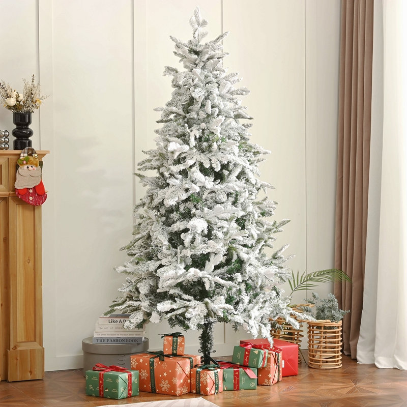 Arbre de Noël en polyéthylène non éclairé avec extrémités enneigées, H 8 pi