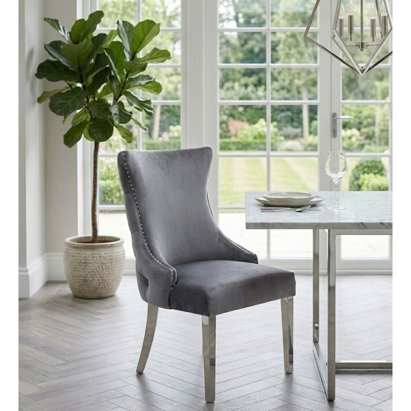 Chaise de salle à manger Denicolais avec revêtement en velours, gris