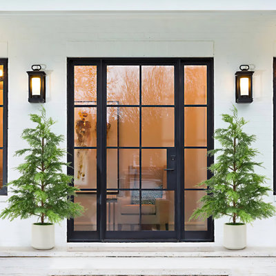 Ensemble de 2 arbres topiaires en cèdre artificiel, 3 plantes artificielles à feuilles persistantes résistantes aux rayons UV en pots blancs pour un décor intérieur et extérieur