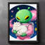 «Alien» encadré noir tenant un joli chat blanc dans l'espace, impressions sur toile de style rétro-502511988