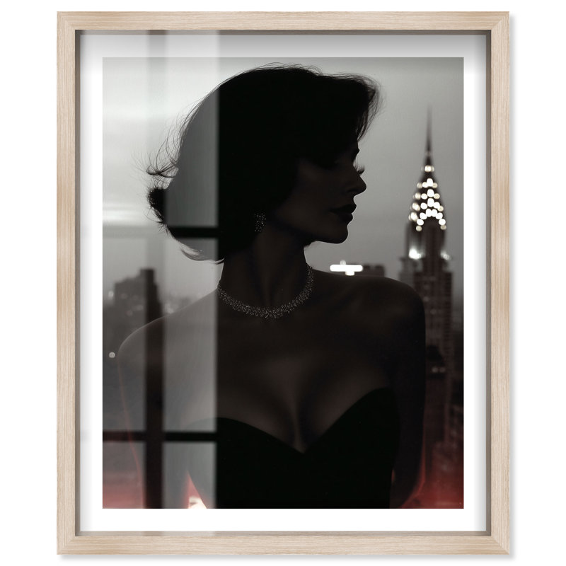 «Shadow Queen I Shadowbox Print», art mural par Notoriart, cadre en chêne naturel, 16 x 20, 21"H x 17"W, Natural Oak Frame